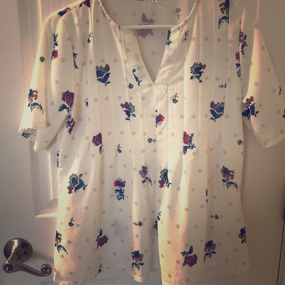 Short sleeve flowy blouse